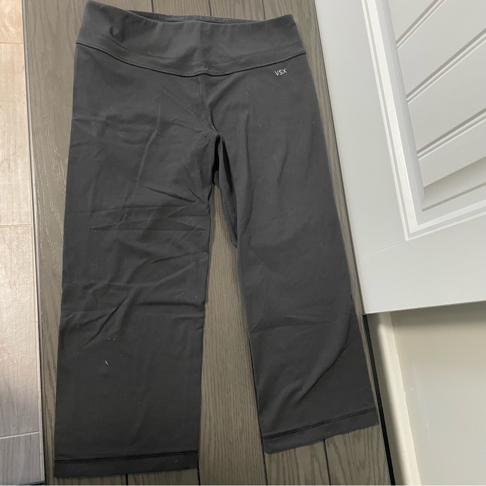 Victorias Secret Sport (VSX) Black Capri Leggings Size: M